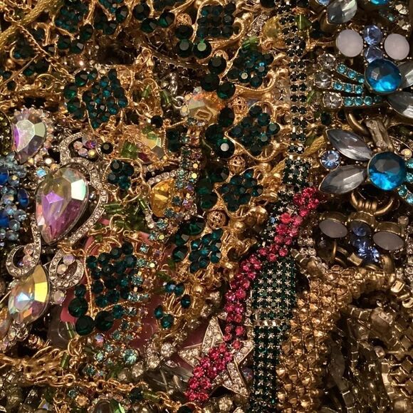 ⚜️ 1 LB Glam Vintage Jewelry Lot |Gold & Silver, Pearls, Rhinestones, Sparkle⚜️ - Picture 11 of 12
